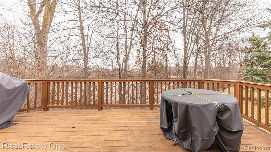 797 WOODHAVEN Drive, Commerce Twp, MI 48390 — Photo 47