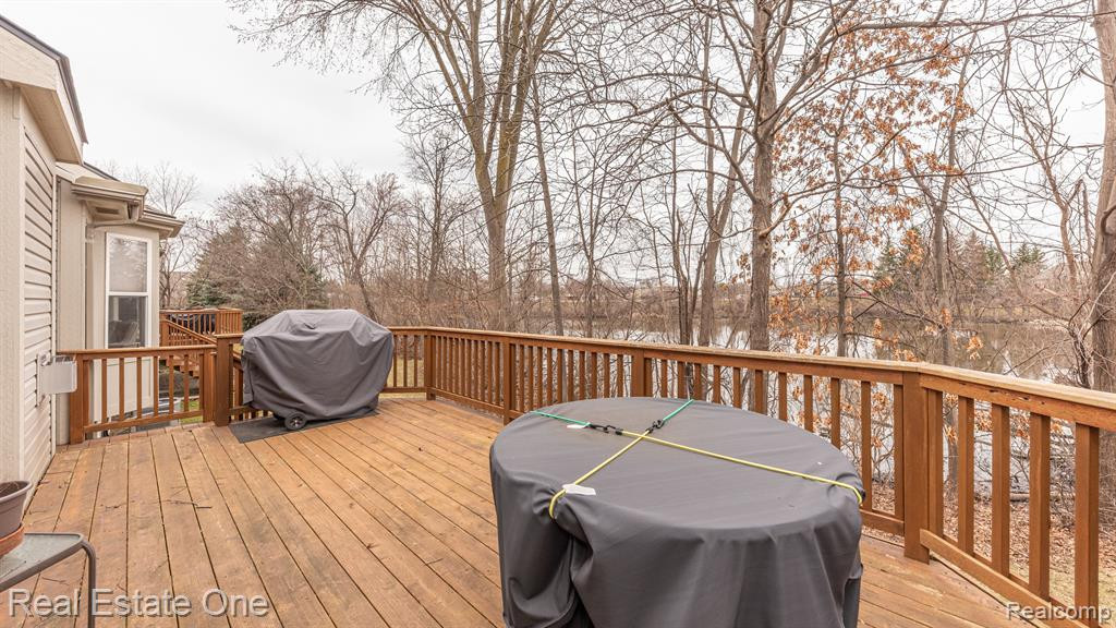 797 WOODHAVEN Drive, Commerce Twp, MI 48390 — Photo 48