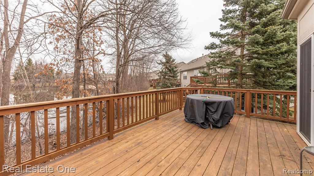 797 WOODHAVEN Drive, Commerce Twp, MI 48390 — Photo 49