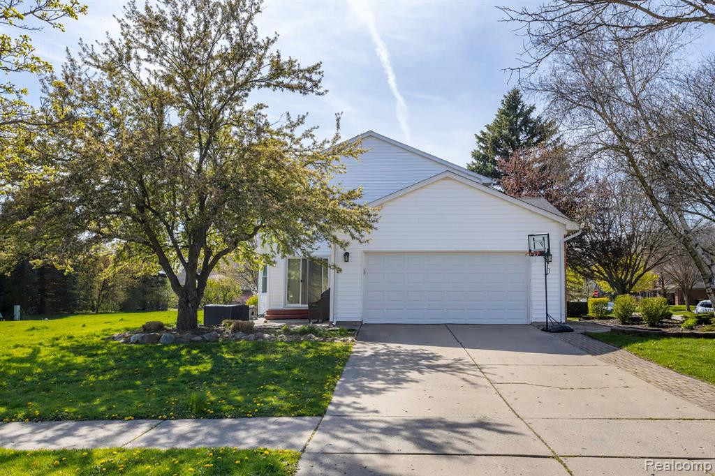 45931 Cider Mill Drive, Novi, MI — Photo 4