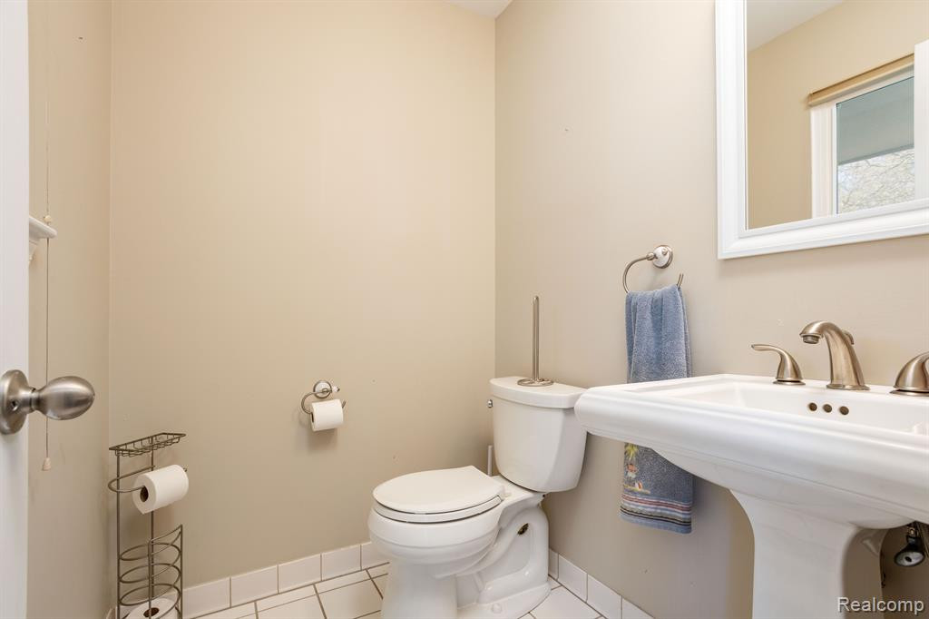 45931 Cider Mill Drive, Novi, MI — Photo 5