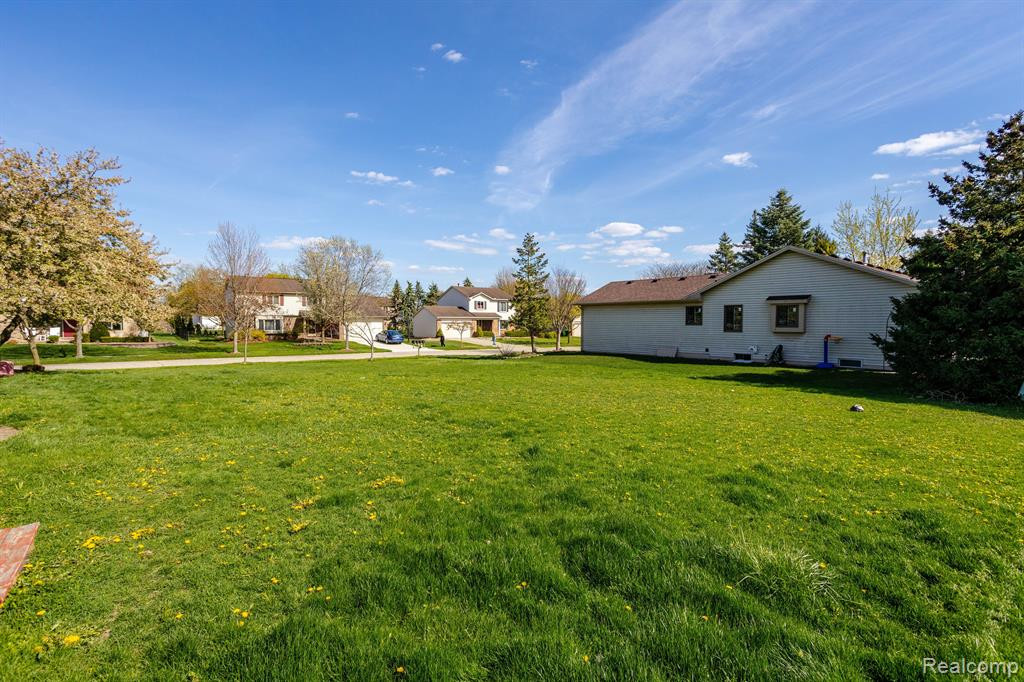 45931 Cider Mill Drive, Novi, MI — Photo 15