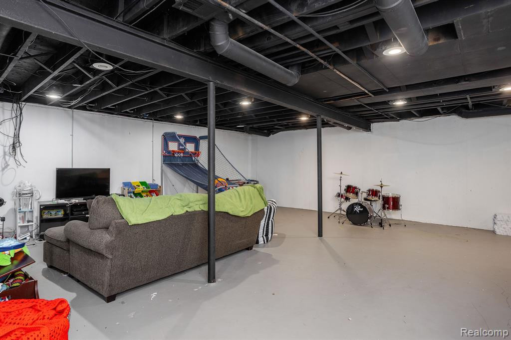 45931 Cider Mill Drive, Novi, MI — Photo 16