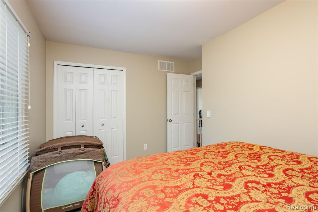 45931 Cider Mill Drive, Novi, MI — Photo 24
