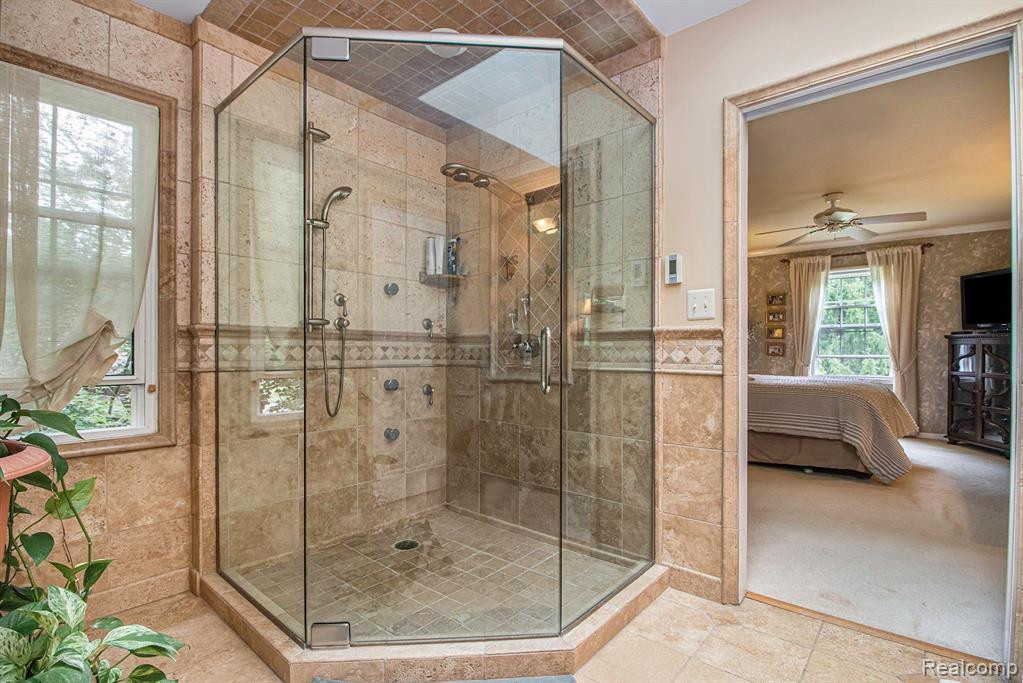 5629 PINE VIEW Drive, Ypsilanti, MI 48197 — Photo 18