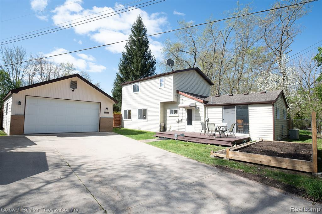 7620 SHADY BEACH Drive, Whitmore Lake, MI 48189 — front exterior