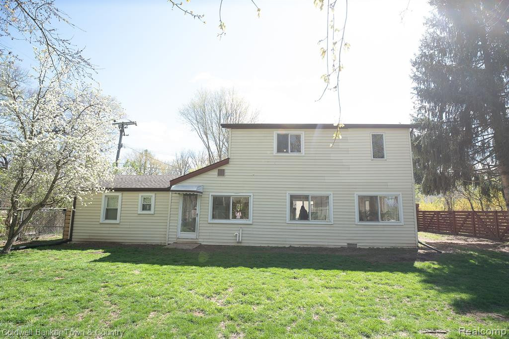 7620 SHADY BEACH Drive, Whitmore Lake, MI 48189 — Photo 2