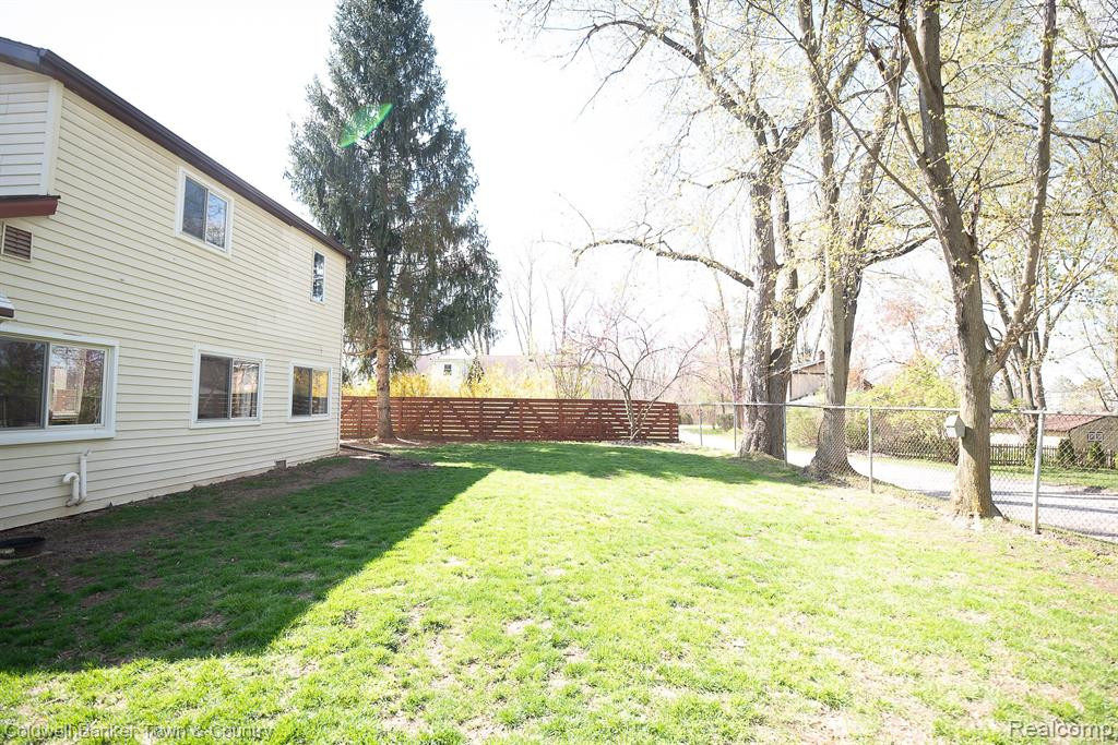 7620 SHADY BEACH Drive, Whitmore Lake, MI 48189 — Photo 3