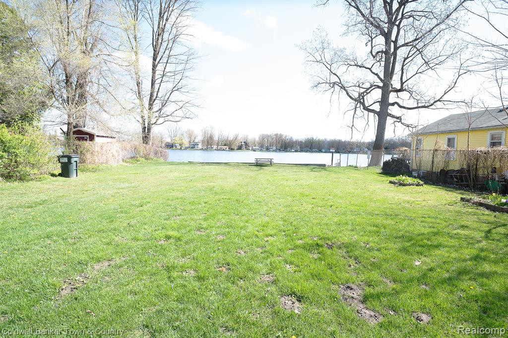 7620 SHADY BEACH Drive, Whitmore Lake, MI 48189 — Photo 4