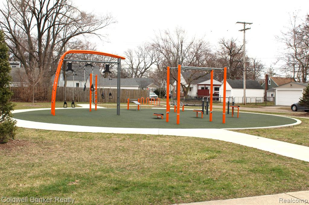 605 JAMES Circle, Royal Oak, MI 48067 — Photo 21