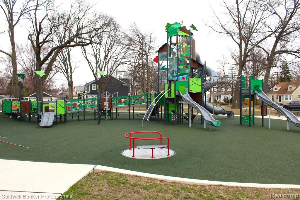 605 JAMES Circle, Royal Oak, MI 48067 — Photo 23