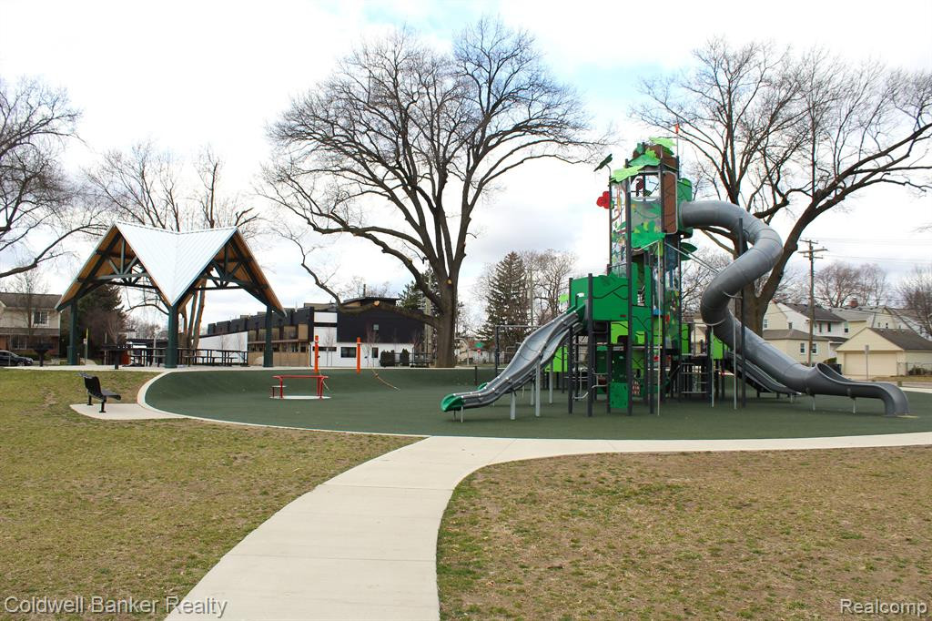 605 JAMES Circle, Royal Oak, MI 48067 — Photo 24