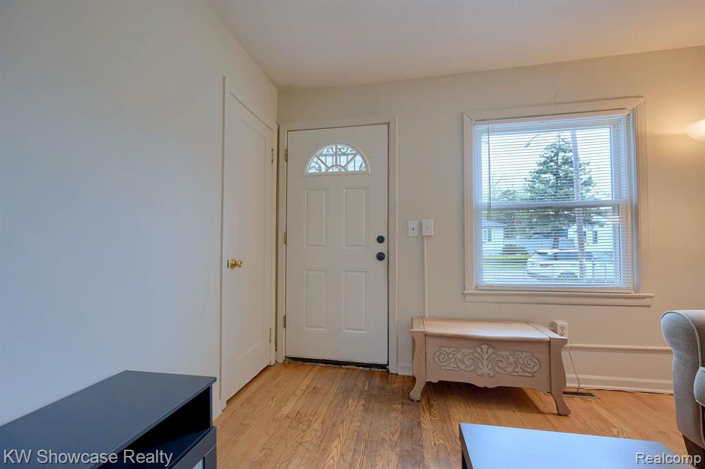 587 MONTANA Avenue, Pontiac, MI 48341 — Photo 3