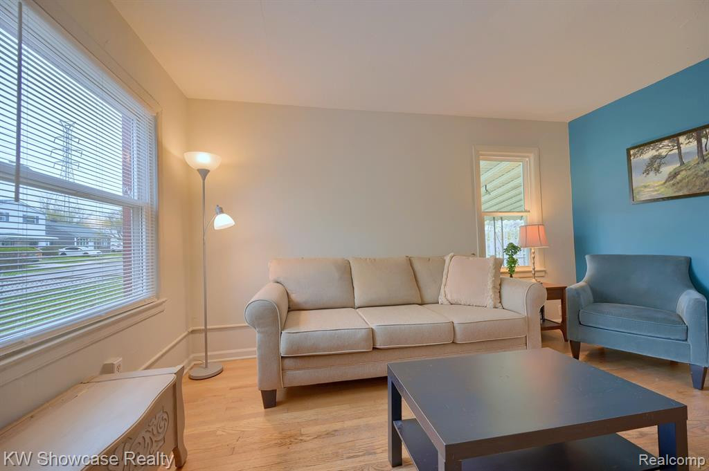 587 MONTANA Avenue, Pontiac, MI 48341 — Photo 5