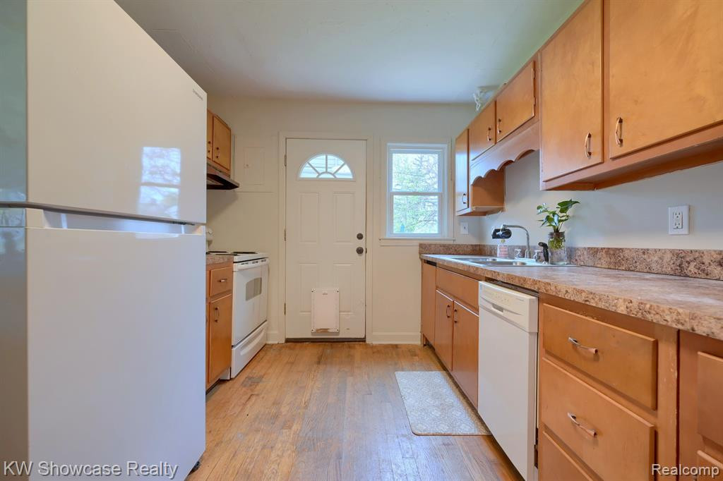 587 MONTANA Avenue, Pontiac, MI 48341 — Photo 7