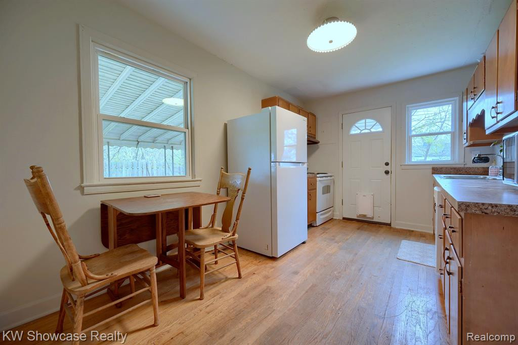 587 MONTANA Avenue, Pontiac, MI 48341 — Photo 10