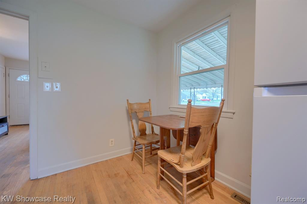 587 MONTANA Avenue, Pontiac, MI 48341 — Photo 11