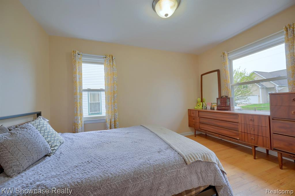 587 MONTANA Avenue, Pontiac, MI 48341 — Photo 12