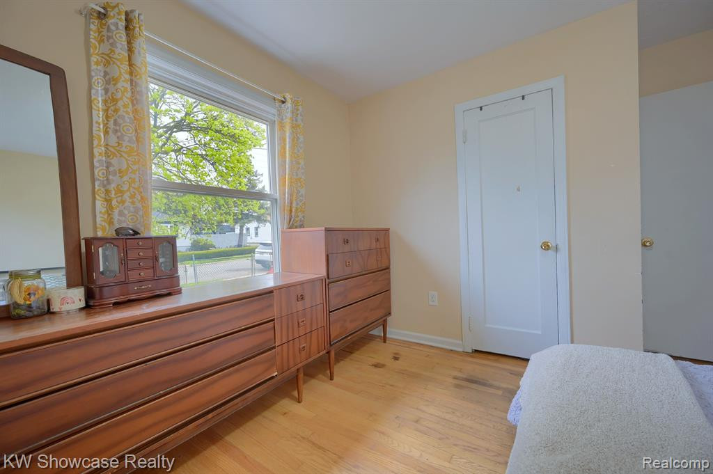 587 MONTANA Avenue, Pontiac, MI 48341 — Photo 13