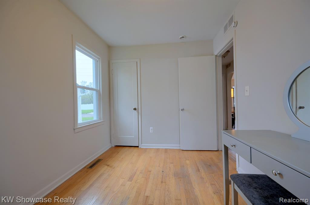 587 MONTANA Avenue, Pontiac, MI 48341 — Photo 15