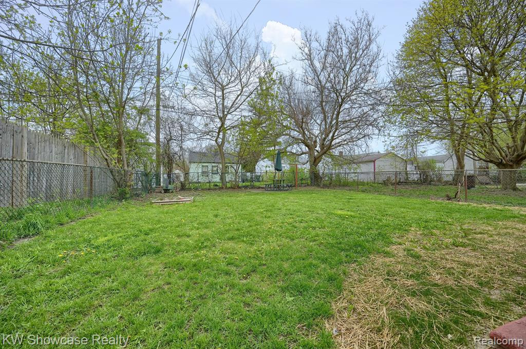 587 MONTANA Avenue, Pontiac, MI 48341 — Photo 20