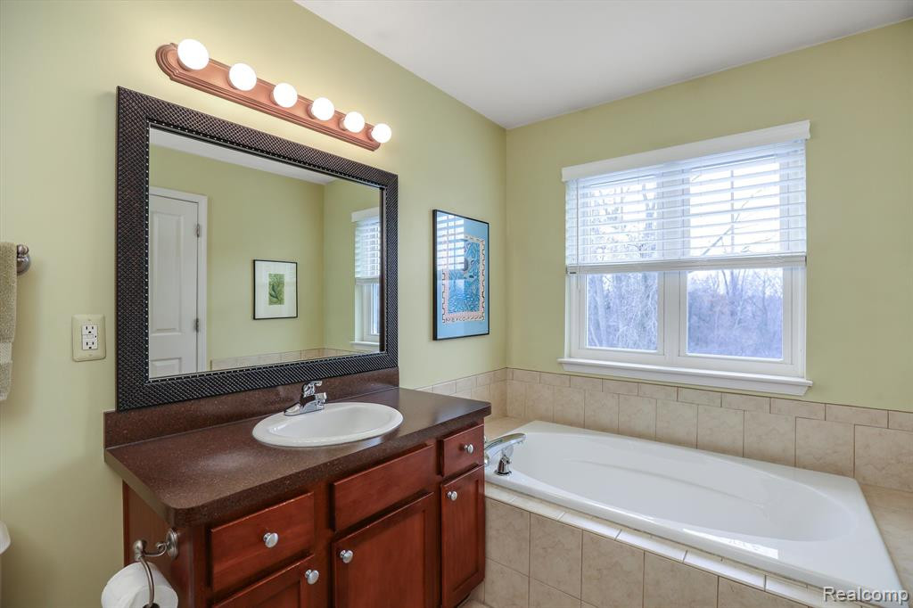 13104 Egret Lane, Walled Lake, MI 48390 — Photo 18