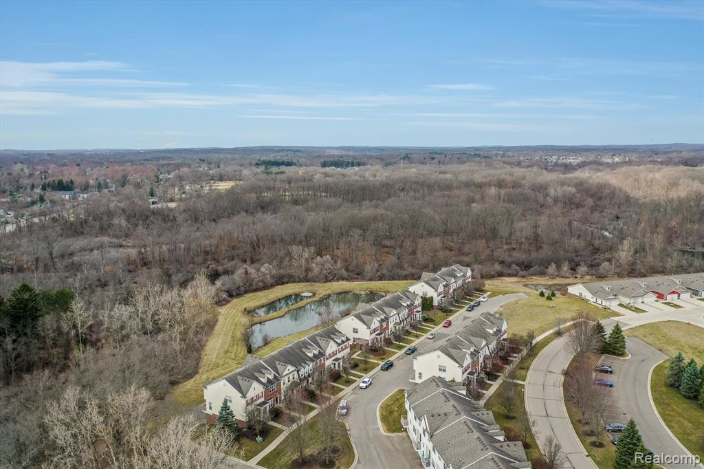 13104 Egret Lane, Walled Lake, MI 48390 — Photo 23