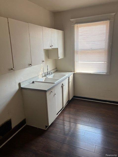 4489 SEMINOLE Street, Detroit, MI 48214 — Photo 5