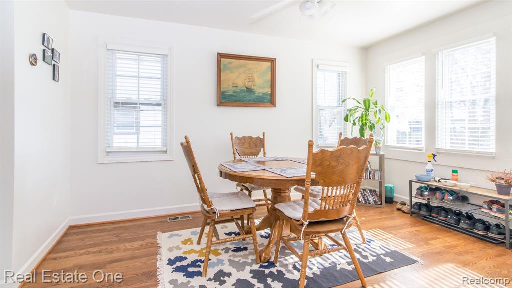 960 LA SALLE Avenue, Waterford, MI 48328 — Photo 8
