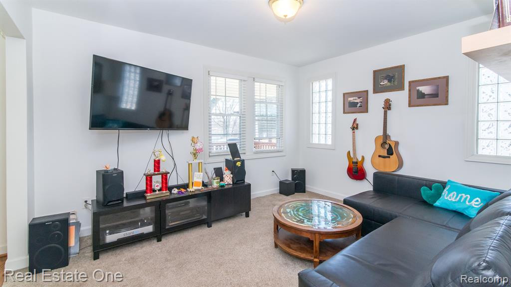 960 LA SALLE Avenue, Waterford, MI 48328 — Photo 10