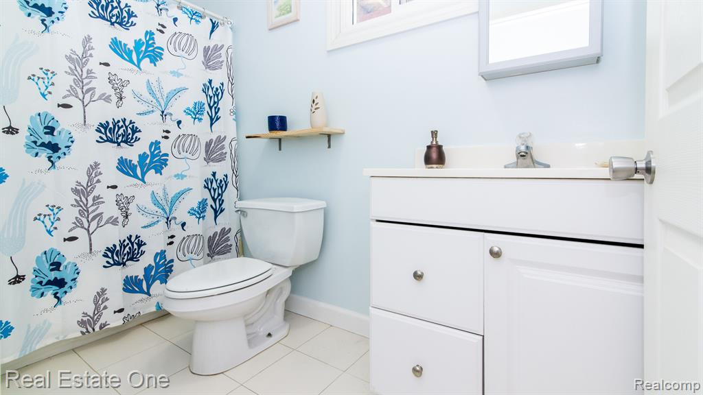 960 LA SALLE Avenue, Waterford, MI 48328 — Photo 16