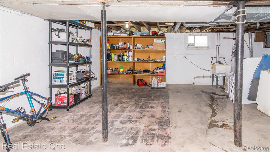 960 LA SALLE Avenue, Waterford, MI 48328 — Photo 17
