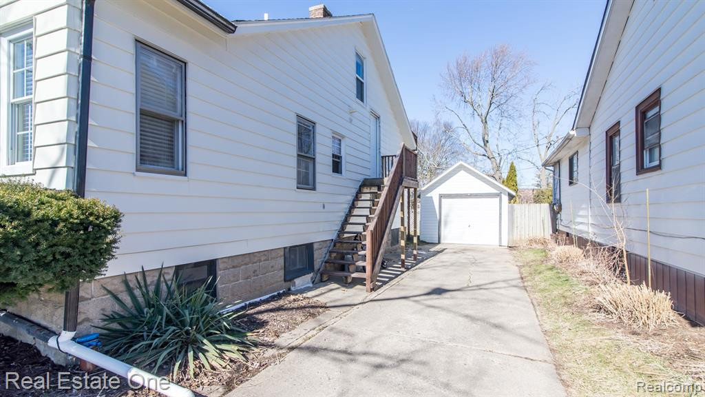 960 LA SALLE Avenue, Waterford, MI 48328 — Photo 20