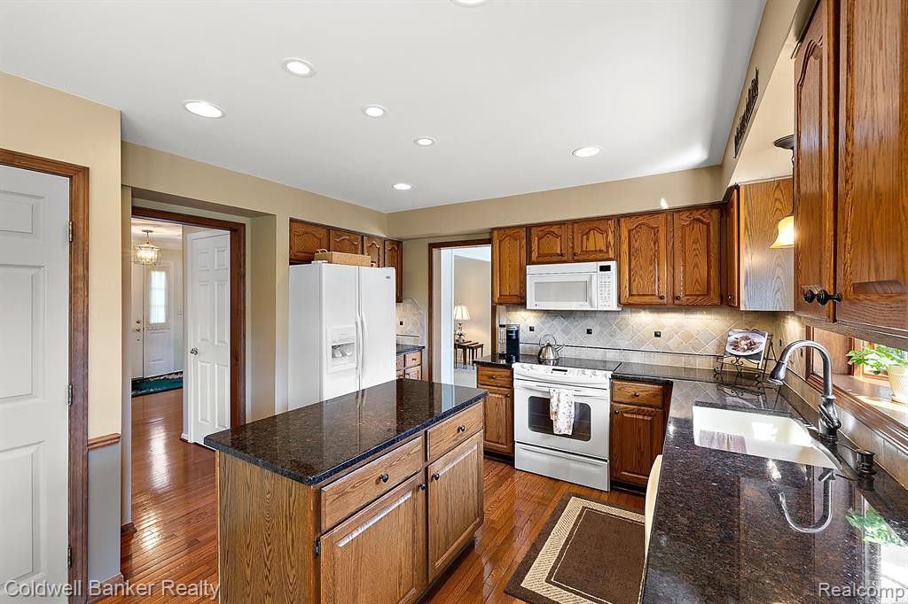 49309 PLUM TREE Drive, Plymouth, MI 48170 — Photo 25