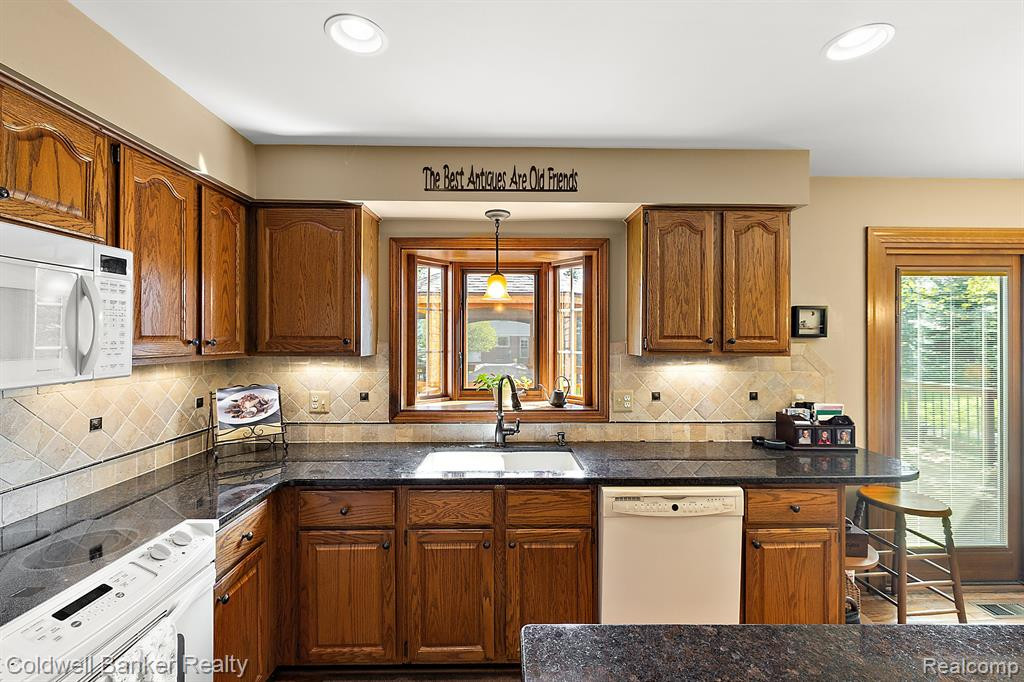 49309 PLUM TREE Drive, Plymouth, MI 48170 — Photo 26