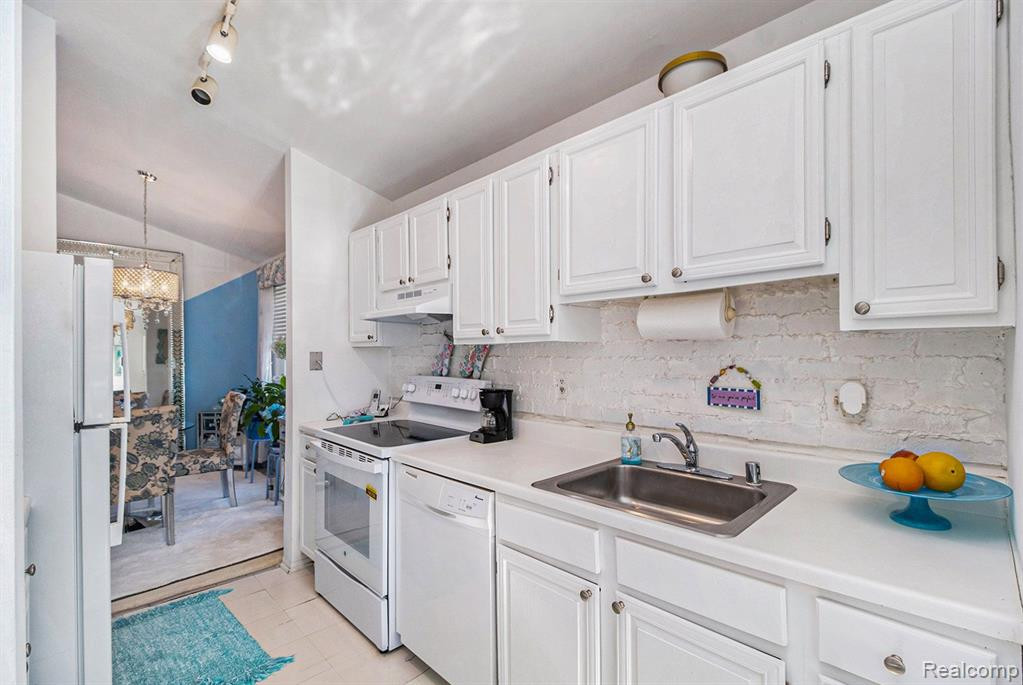 42155 PELLSTON Drive, Northville, MI 48167 — Photo 8