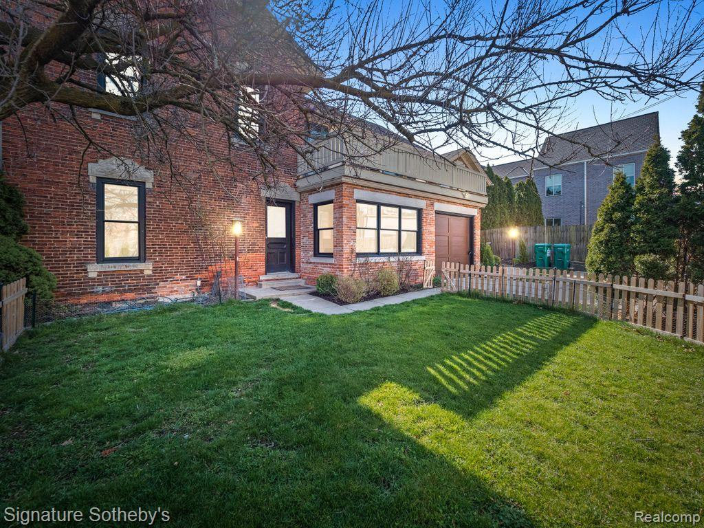 216 CATHERINE Street, Ann Arbor, MI 48104 — Photo 2