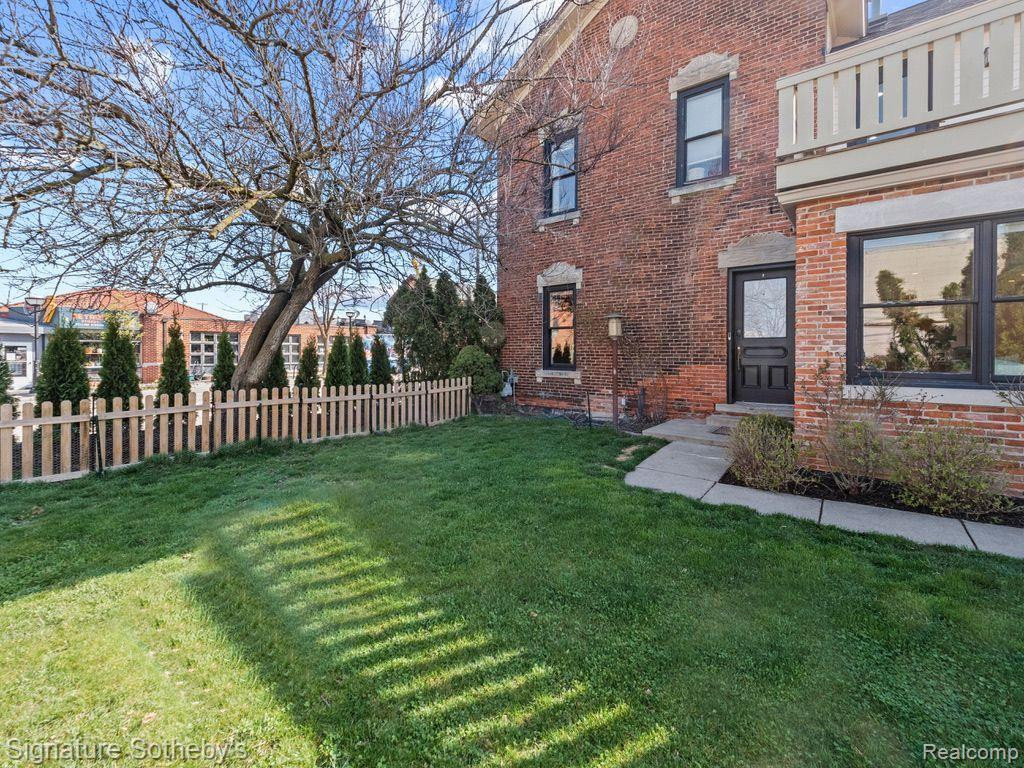 216 CATHERINE Street, Ann Arbor, MI 48104 — Photo 35