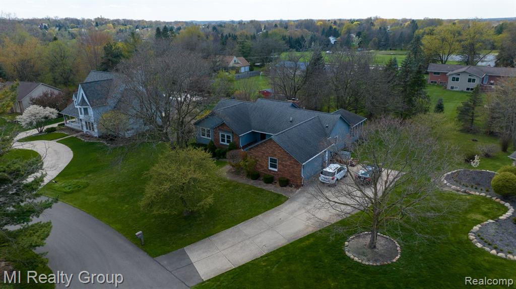 68749 KNOLLWOOD Court, Washington, MI 48095 — Photo 2
