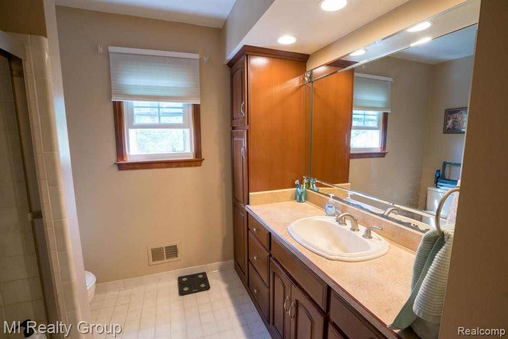 68749 KNOLLWOOD Court, Washington, MI 48095 — Photo 18