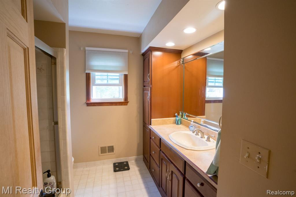 68749 KNOLLWOOD Court, Washington, MI 48095 — Photo 19