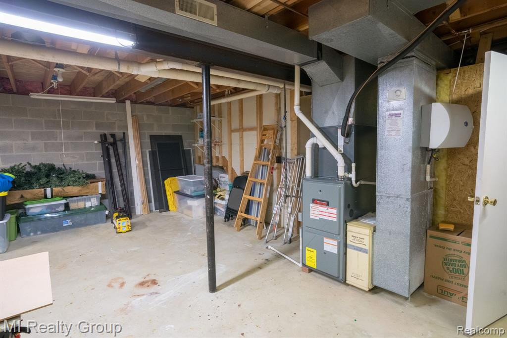 68749 KNOLLWOOD Court, Washington, MI 48095 — Photo 32