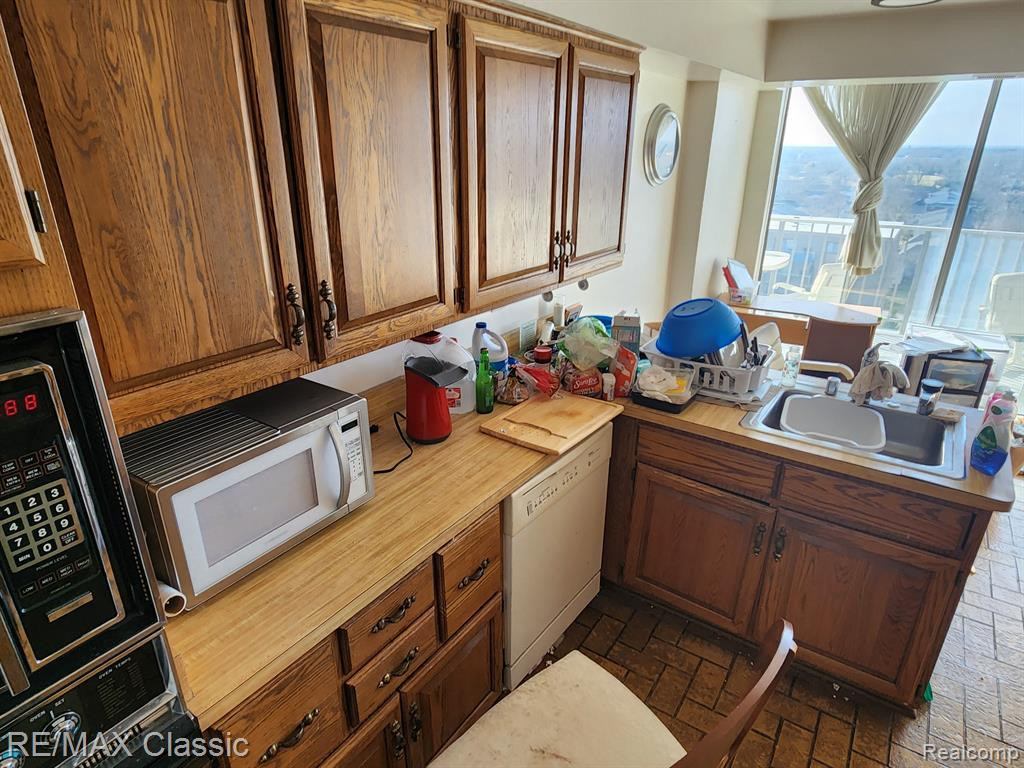 15801 PROVIDENCE Drive, 11B, Southfield, MI 48075 — Photo 6