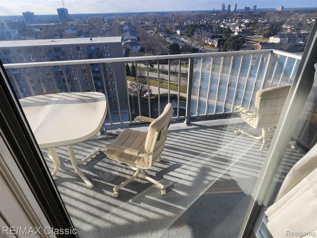15801 PROVIDENCE Drive, 11B, Southfield, MI 48075 — Photo 7