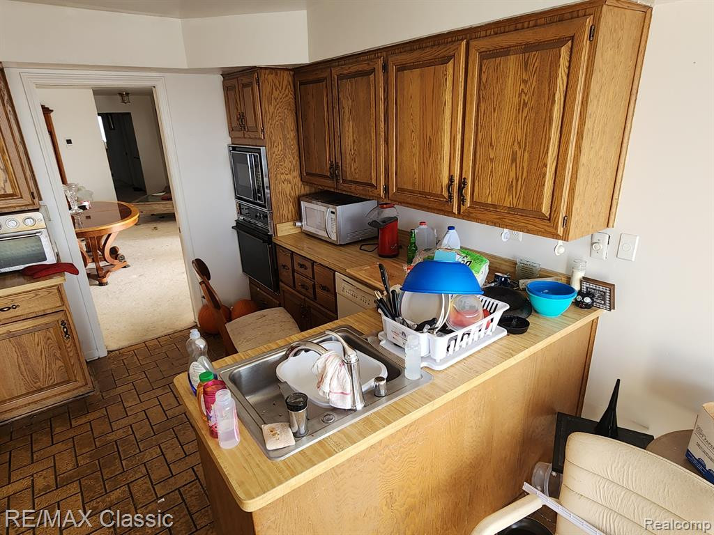 15801 PROVIDENCE Drive, 11B, Southfield, MI 48075 — Photo 8