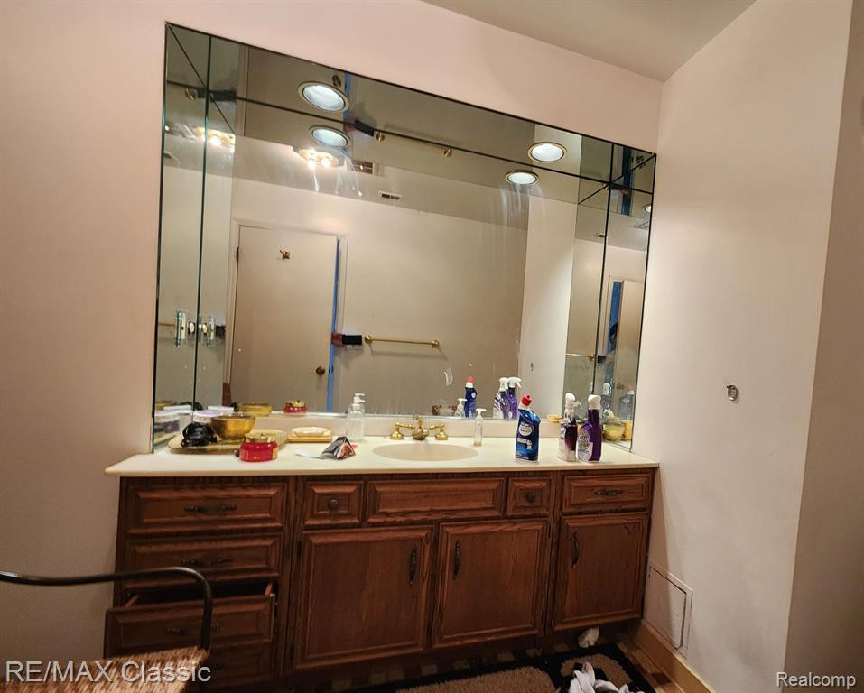 15801 PROVIDENCE Drive, 11B, Southfield, MI 48075 — Photo 19