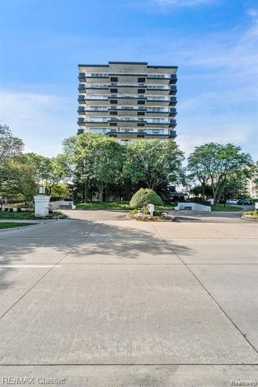 15801 PROVIDENCE Drive, 11B, Southfield, MI 48075 — Photo 25