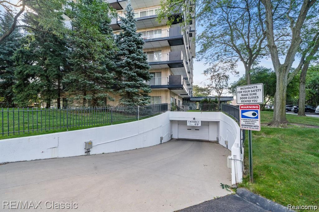 15801 PROVIDENCE Drive, 11B, Southfield, MI 48075 — Photo 26