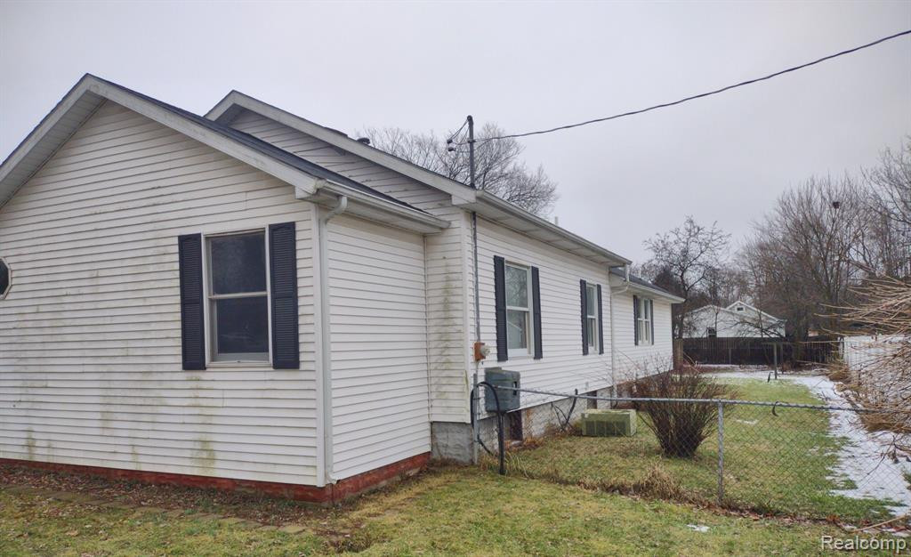 817 JUSTIN Avenue, Jackson, MI 49203 — Photo 4