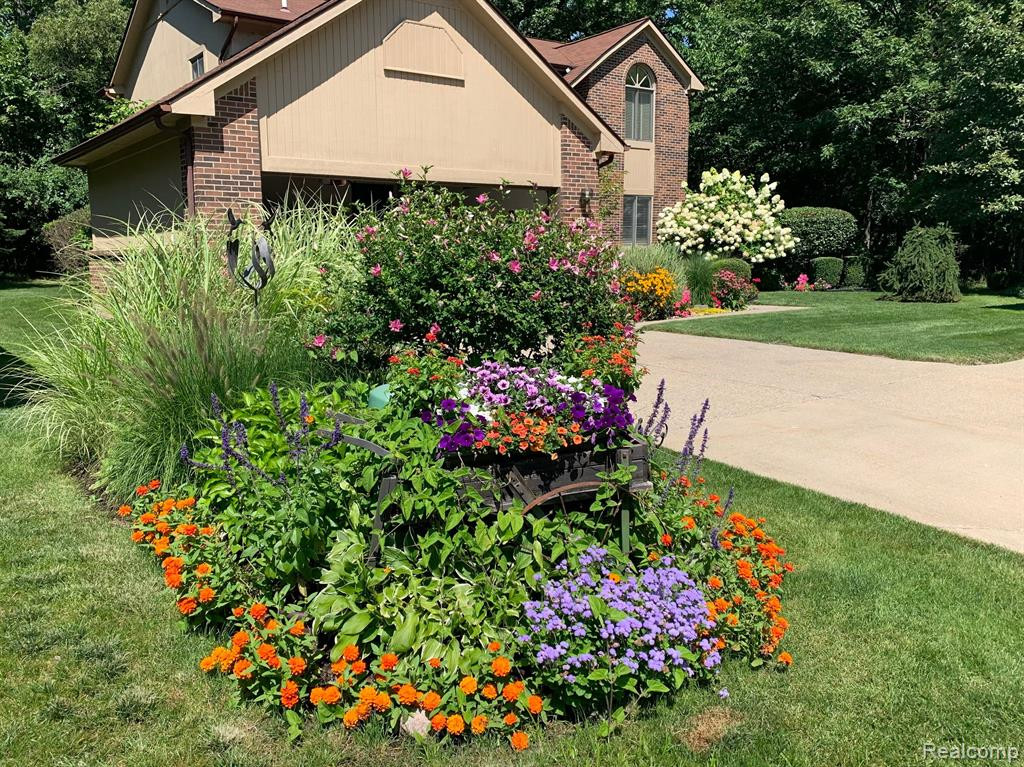 7371 PEPPER Creek, West Bloomfield, MI — Photo 2